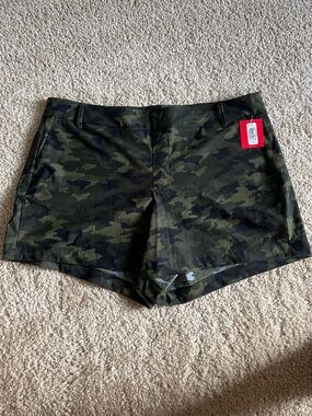 SPANX Olive Camo Stretch Sunshine 4” Shorts - NWT - Size XL